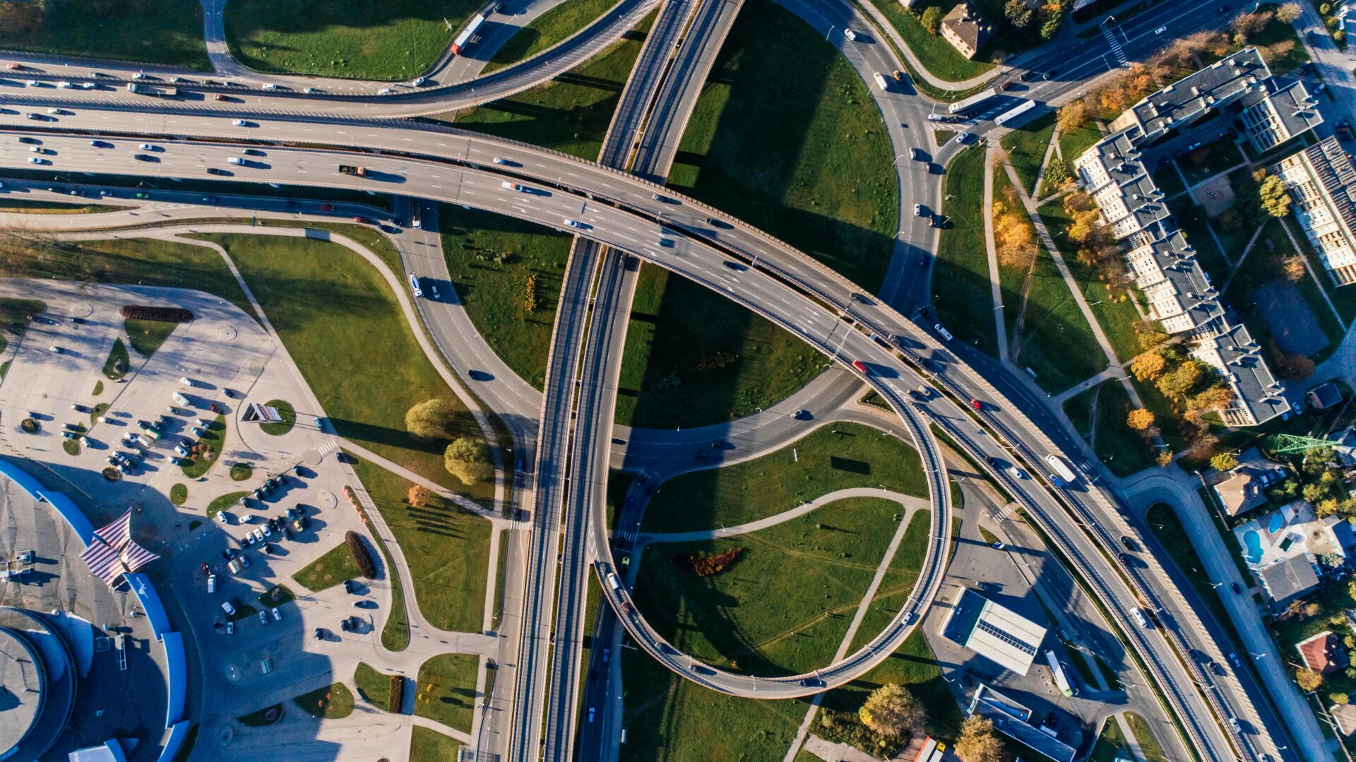 Aerial view of an interstate surrounded by buildings